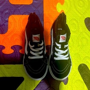 Vans off the wall toddle boys sneakers. Size 10T